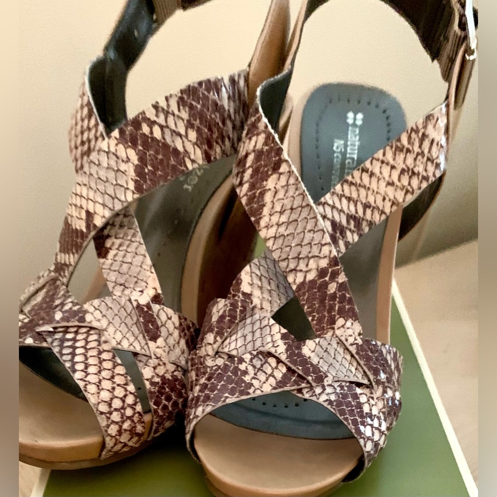 NATURALIZER wedge